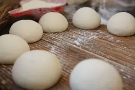 冬天馒头难做好？牢记“3个窍门”，发面成功，馒头暄软又有嚼劲图片
