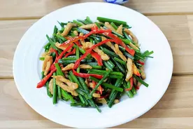 不管炒什么瘦肉，都别着急下锅炒，学会正确做法，肉软嫩不柴，香图片