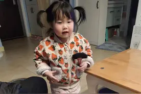 他们都一样爱美不知道你们家的闺女有没有一样的图片