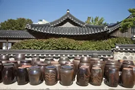 南山谷韩屋村由韩国传统房屋和庭院组成，根据原建迁移复建而成图片