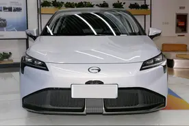 很省钱很好养的家用电动轿车，续航超600km还带快充，带你看AION S图片