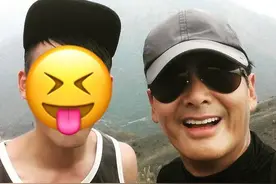 周润发爬山被偶遇当众黑脸，网友还原始末惹众怒遭批评：脸皮真厚图片