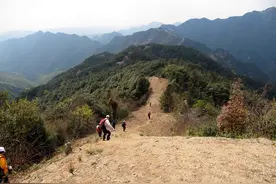 浙江也有一座香山，山上有驴友驿站，还有森林长城图片