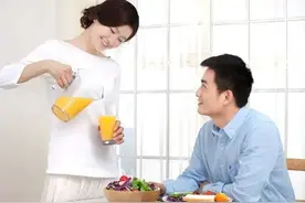 女人若不介意你身上的这几样东西，八成是爱上你了图片