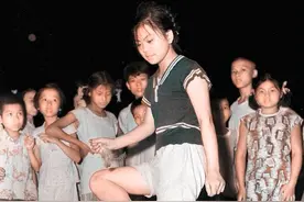 上海老照片：1959年的魔都街头，摩登辣妈和帅气司机很时髦图片