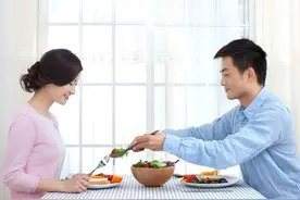 33岁未婚和26岁二婚，我选择了后者，输得一塌糊涂图片