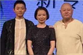 女友公布恋情，霍尊为何不回应？童年经历让他不敢踏入婚姻？图片