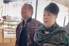 蒋大为夫妇近照老态龙钟，蒋大为干瘦憔悴头发少，网友：老得吓人图片