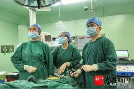 什么情况？未婚未育，26岁女子却肚子大了图片