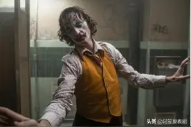 我们在华金·菲尼克斯的2019年电影《小丑》中，错过的那些细节图片