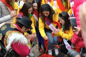 羌族咂酒吸管图片