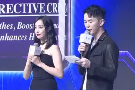 宋茜出席品牌活动，精修图绝美，但直播镜头暴露她真实容貌和身材图片