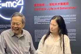 97岁杨振宁曾罕见分享长寿秘诀，坦言要活到108岁，翁帆一脸平静图片