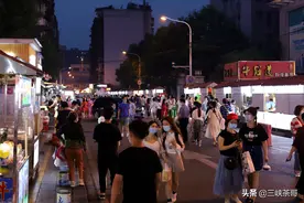 持续关注：宜昌CBD夜市重启，商圈逐步回暖图片