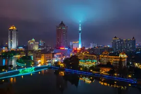 来吧！泛舟城中濠河，豪享美味海鲜图片
