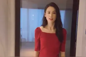 38岁黄圣依秀舞姿，瘦成纸片人骨头明显，意外曝光豪华卧室图片