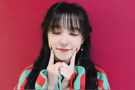靓丽、时尚出镜，第一次视频签售会的宋雨琦，很少女图片