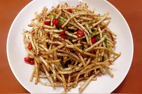 争论：鱼腥草（折耳根）含马兜铃，不仅伤肾还致癌？到底能吃吗？图片