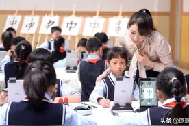 中小学教育渐成“女儿国”，男老师稀缺的背后，是无尽的辛酸图片