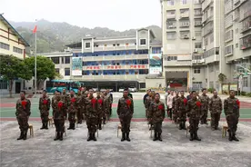 参军报国无上光荣，广西金秀县13名新兵踏上军旅征程图片