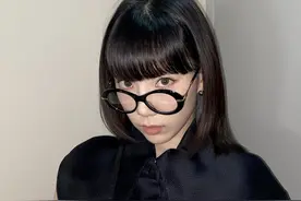 泰妍圆框眼镜造型遭歪楼！破80万赞网友狂笑：衣夫人图片