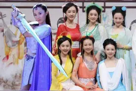 时隔17年，《欢天喜地七仙女》重聚，小时候的七仙女现况如何？图片