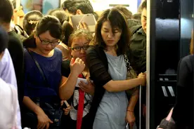 焦虑的深圳人，无幸福可言，你的处境比深圳人好千百倍图片