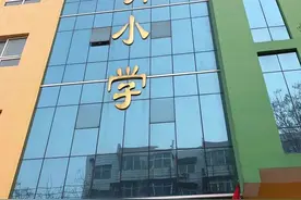 携手抗疫 情暖校园——丛台区黎明小学家长向学校捐赠物资图片
