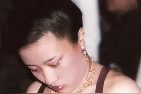 只见新人笑！泰王63岁原配出身高贵美艳动人，病得舌头伸不回去图片