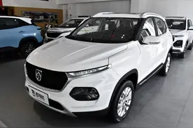 价格实惠品质不廉价，6.6L油耗的自动挡高配SUV，带你看宝骏510图片