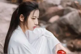 古风美女英气逼人摄影写真图片 举世皆浊我独清、众人皆醉我独醒图片