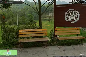 发现木结构｜贵州省毕节市百里杜鹃景区户外坐凳图片