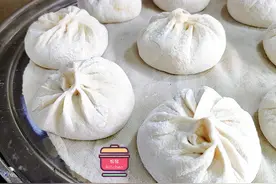 用同样的面包包子，两种馅料两种结果，一锅暄软，一锅粘底没法吃图片