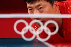 马龙19连胜奥恰！国乒提前包揽男单冠亚军 决赛上演“龙胖大战”图片