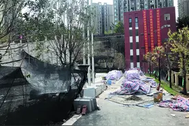 学校紧挨小区，上学却要绕行近两公里？图片
