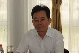 这名县委书记被降级，两年后又主动投案图片