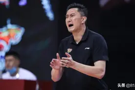 不满进攻！杜锋领先冲胡明轩口吐芬芳：我去，你大爷的图片