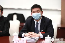 建设节约型社会，代表建议公厕的蹲便器都应该用这种图片