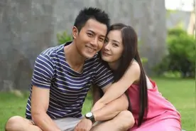 杨幂女儿“正面照”曝光，颜值引起网友热议：难怪妈妈不愿公开图片
