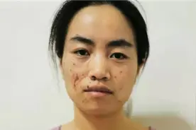 抚养权争夺战中的妈妈们：在小区被丈夫锁喉后女儿被抢走四年，抱团维权从未放弃图片