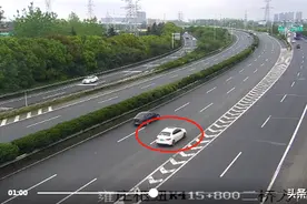 江苏南京胆大女司机，高速倒车2000米！图片