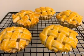 家庭版简易苹果派，派对美食，酸甜酥脆，手残党也可一次过成功！图片
