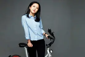 共享单车摩拜美女创始人，为找靠山将公司卖给美团，如今怎样图片