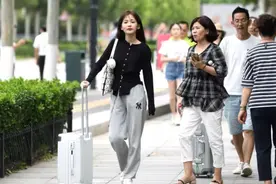 上了大学才知道，有种同学叫“隐形特困生”，平时看不出来图片