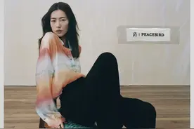 高级！刘雯给太平鸟设计的衣服太美了图片