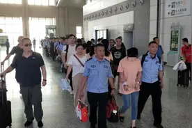 经典案例丨缴获手机卡70吨！运营商获刑图片