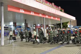 江西省萍乡市湘东区人武部：直击送兵现场！有志青年热血赴军营图片