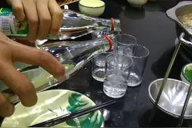 光瓶“王者”牛栏山，到底怎么样，一个酒精勾兑酒为何这么畅销？图片