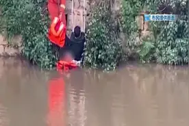 这是什么缘分？一天之内，两中年男子掉进盘龙江图片