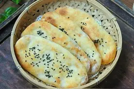 一包榨菜，一张手抓饼这样做，酥脆好吃，当个早餐也很有营养哦图片